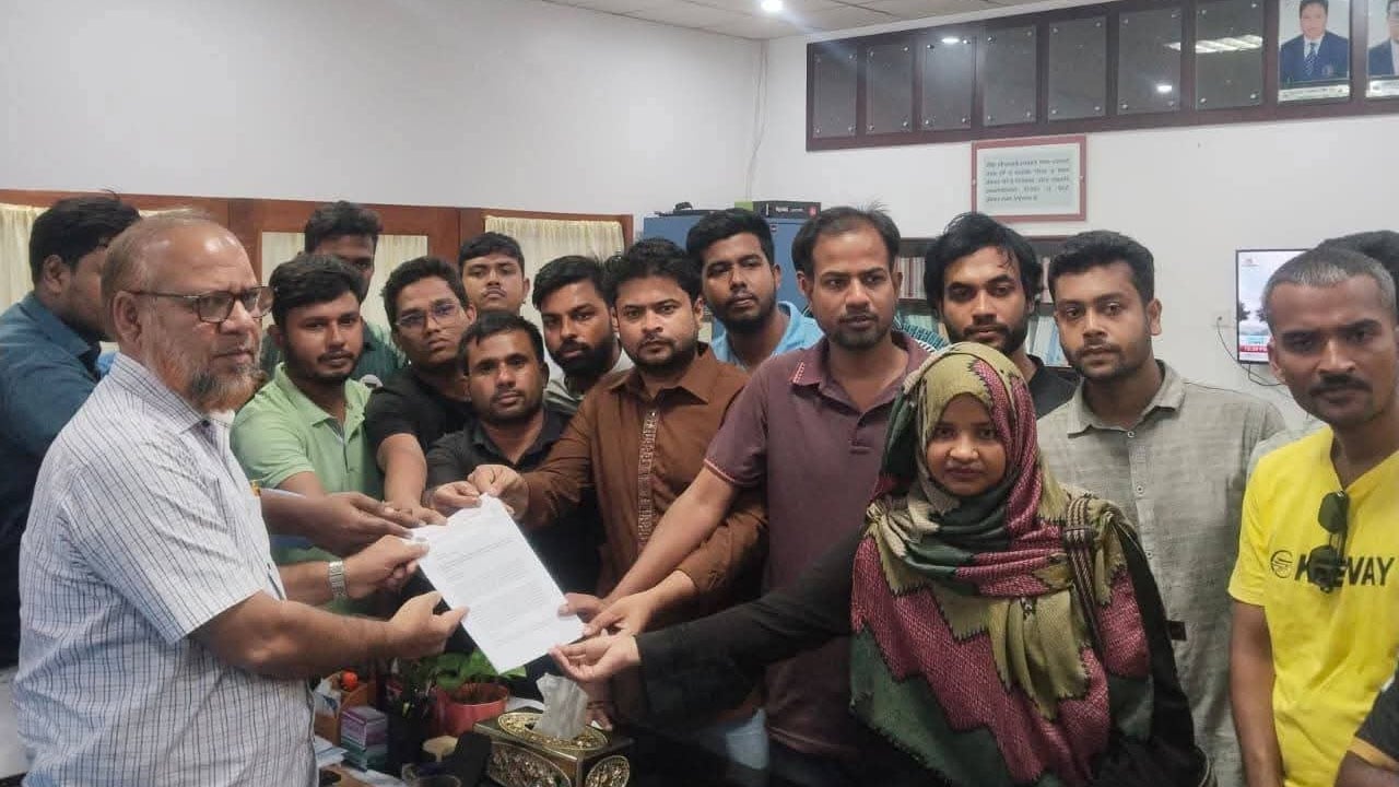রাকসুর বিরুদ্ধে অর্থ আত্মসাতের অভিযোগ, তদন্তের দাবিতে ছাত্রদলের স্মারকলিপি