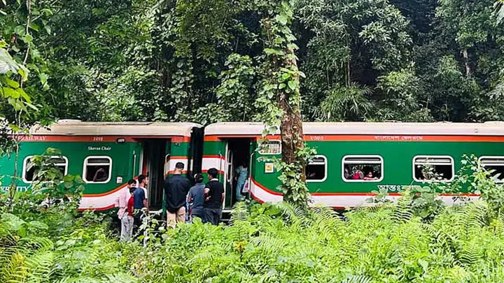 ৪ ঘণ্টা পর সিলেটের সঙ্গে সারাদেশের রেলযোগাযোগ স্বাভাবিক