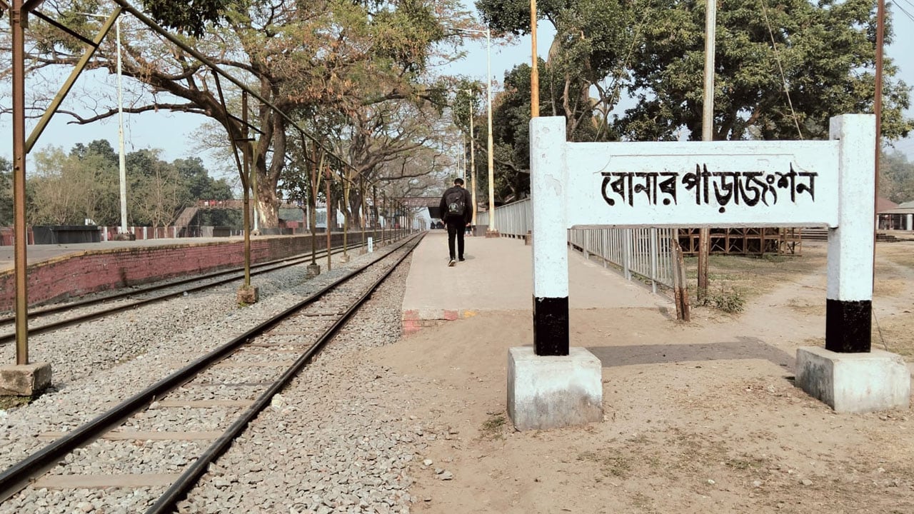 গাইবান্ধায় ট্রেনে কাটা পড়ে যুবকের মৃত্যু