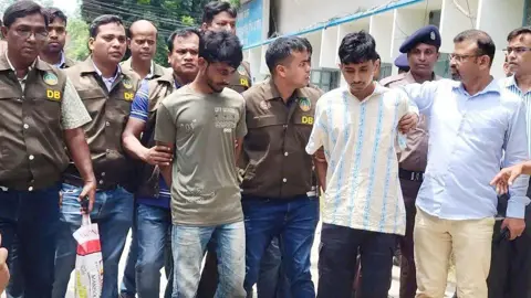 রংপুরে ৪ খুন: ডিএনএ পরীক্ষার জন্য দুই আসামিকে ঢাকায় নেওয়া হচ্ছে