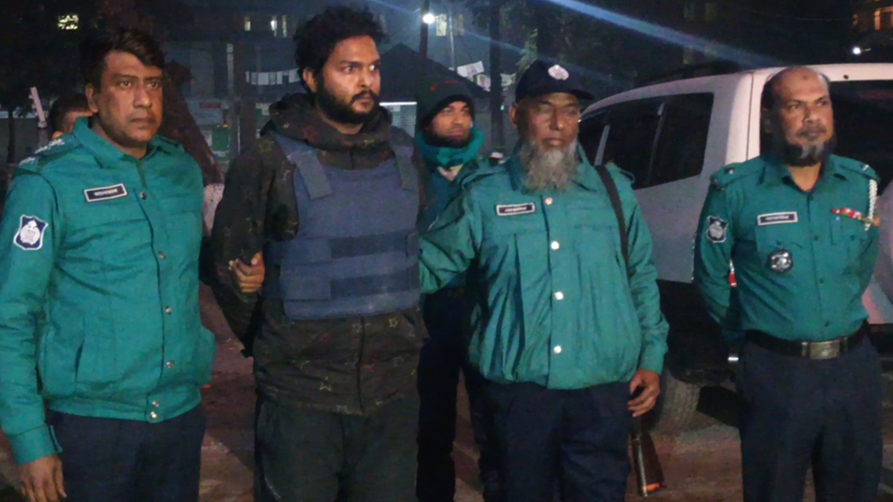 রংপুরে অস্ত্রসহ ছাত্রলীগ নেতা আটক