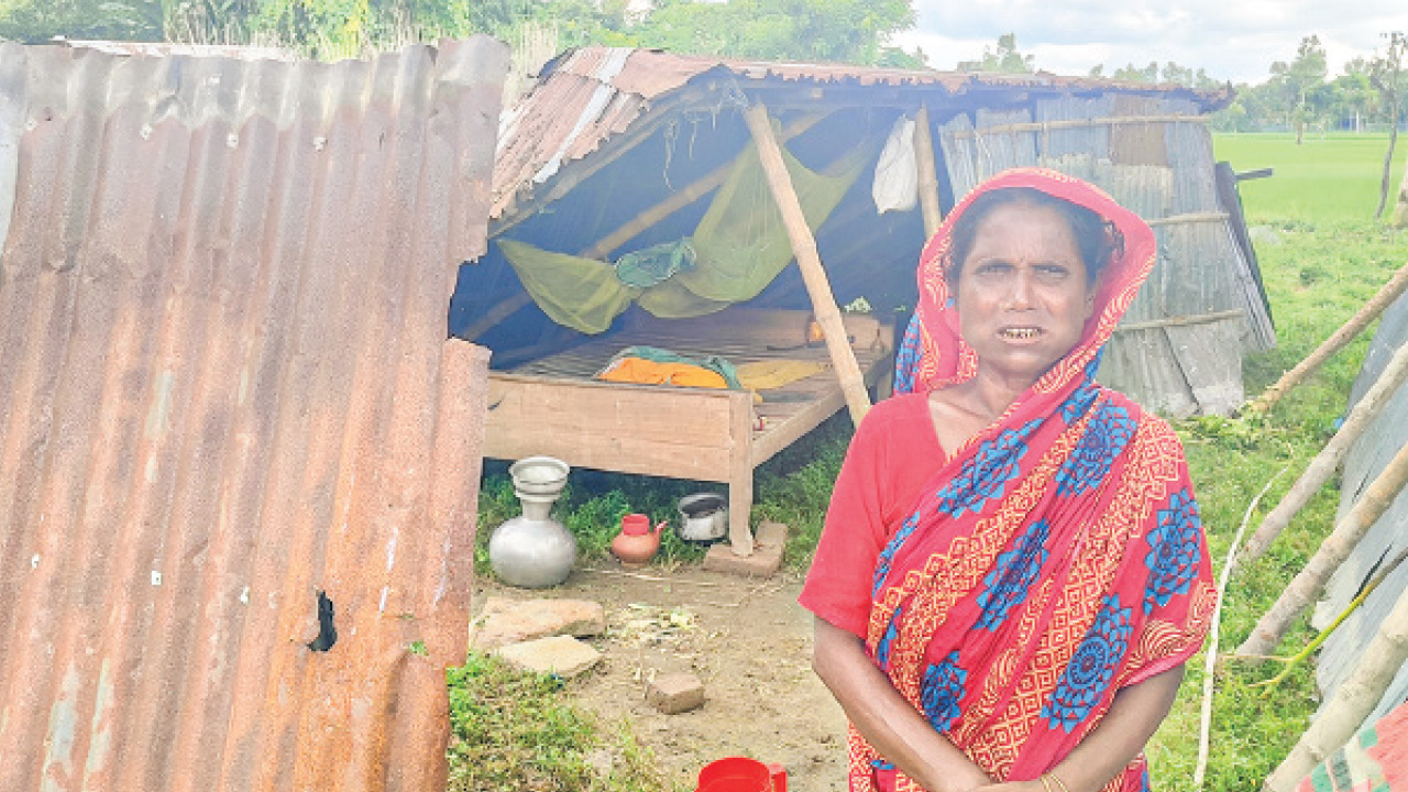 সরকারি সহায়তা ছাড়াই তিস্তা পাড়ে বাঁচার লড়াই