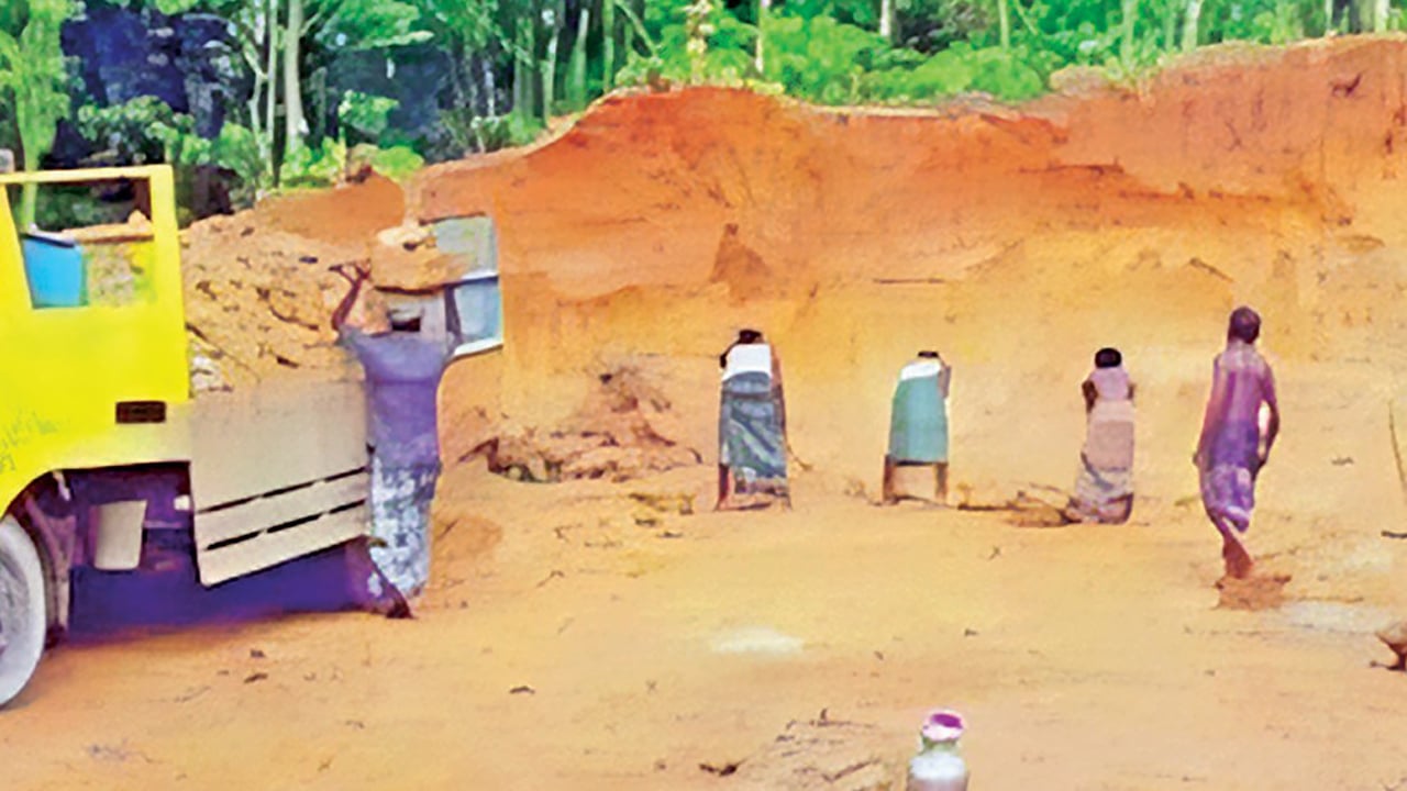 রাঙ্গুনিয়ায় বন্ধ হচ্ছে না পাহাড় কাটা