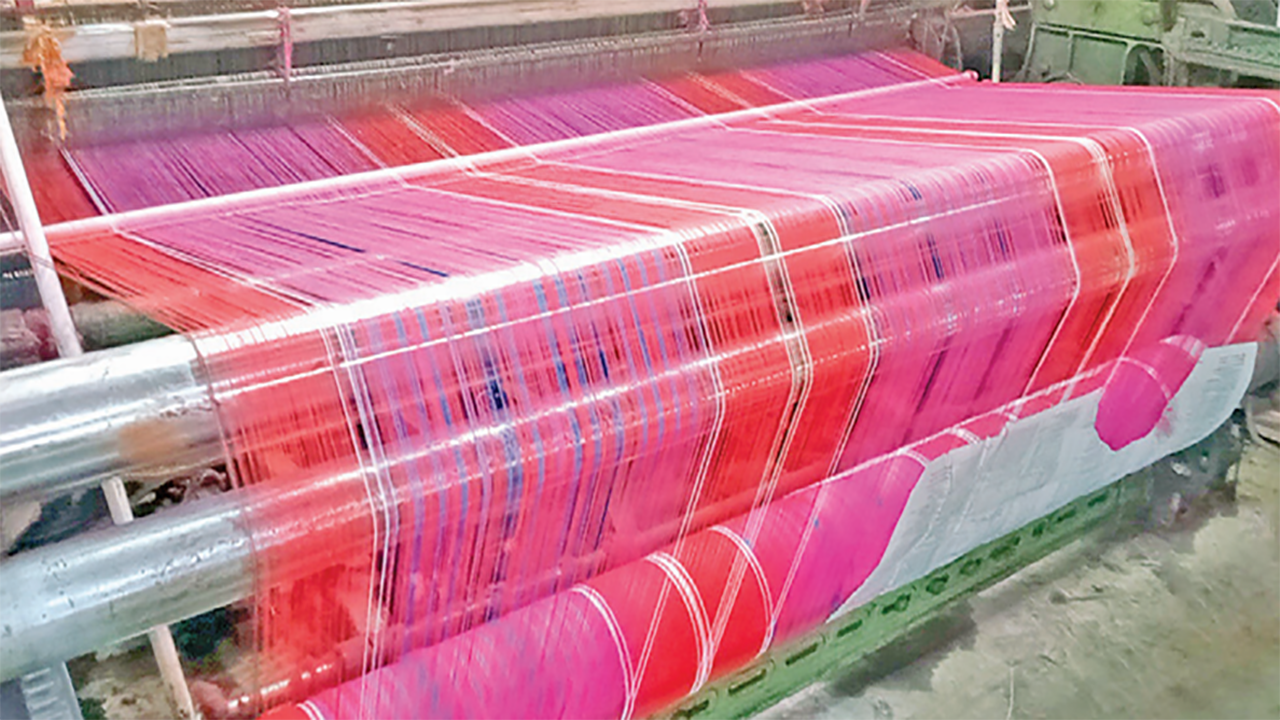 নববর্ষ ঘিরে তাঁতশিল্পে ফিরেছে প্রাণচাঞ্চল্য