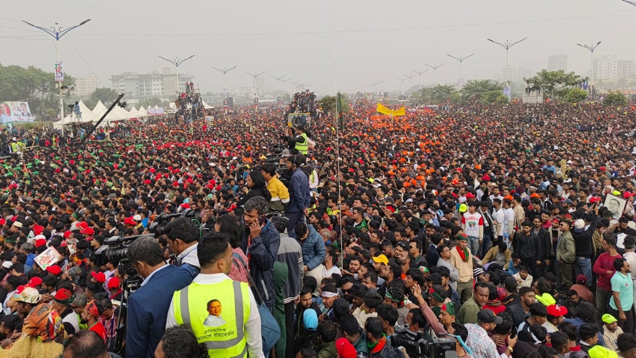 ধীরে এগোচ্ছে তারেক রহমানের গাড়িবহর