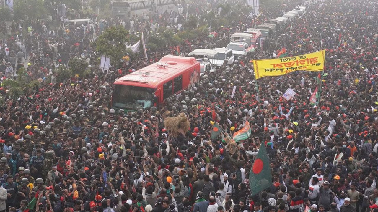 রাজধানী ছাড়ছেন বিএনপি নেতাকর্মীরা