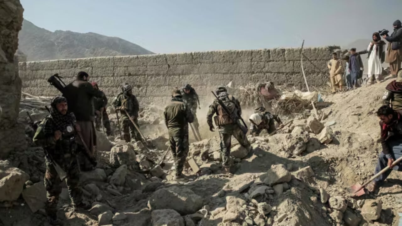 পাকিস্তানের বিরুদ্ধে শরণার্থী শিবিরে হামলার অভিযোগ আফগানিস্তানের