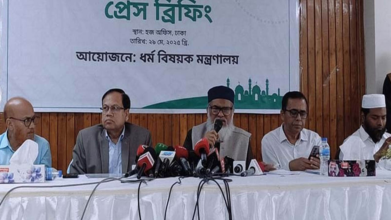 হজযাত্রী পরিবহনে একদিন সময় বাড়াল ধর্ম মন্ত্রণালয়