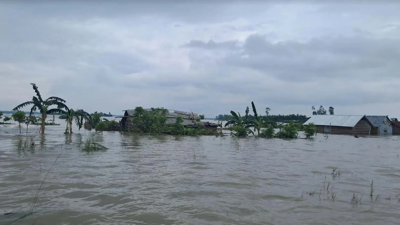 চার নদীর পানি বিপৎসীমার উপরে, উত্তর-পূর্বাঞ্চলে বন্যার ঝুঁকি