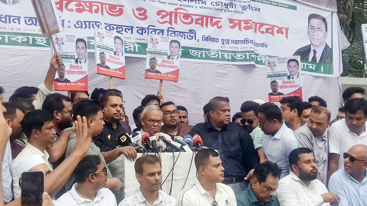 ঘাপটি মেরে থাকা দোসররা গণতন্ত্র ও নির্বাচন নিয়ে চক্রান্ত করছে: রিজভী