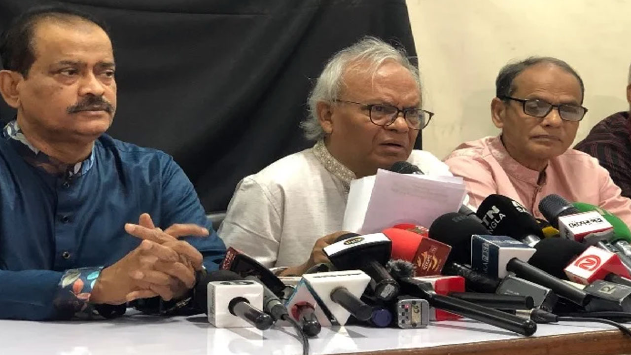 হাসিনা জোর করে ইতিহাস পরিবর্তন করতে চেয়েছিলেন: রিজভী