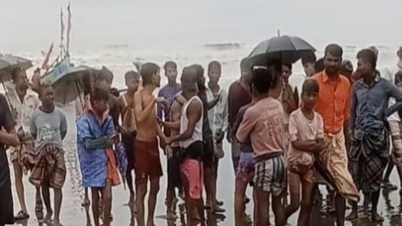 টেকনাফে অনুপ্রবেশের চেষ্টায় রোহিঙ্গাবাহী নৌকাডুবি, নিখোঁজ ১৮