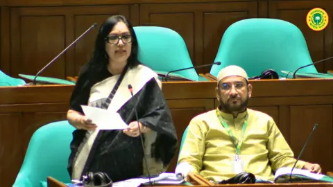 পিতা-মাতার অবহেলা রোধে সংসদে কোরআনের আয়াত তুলে ধরলেন রুমিন ফারহানা