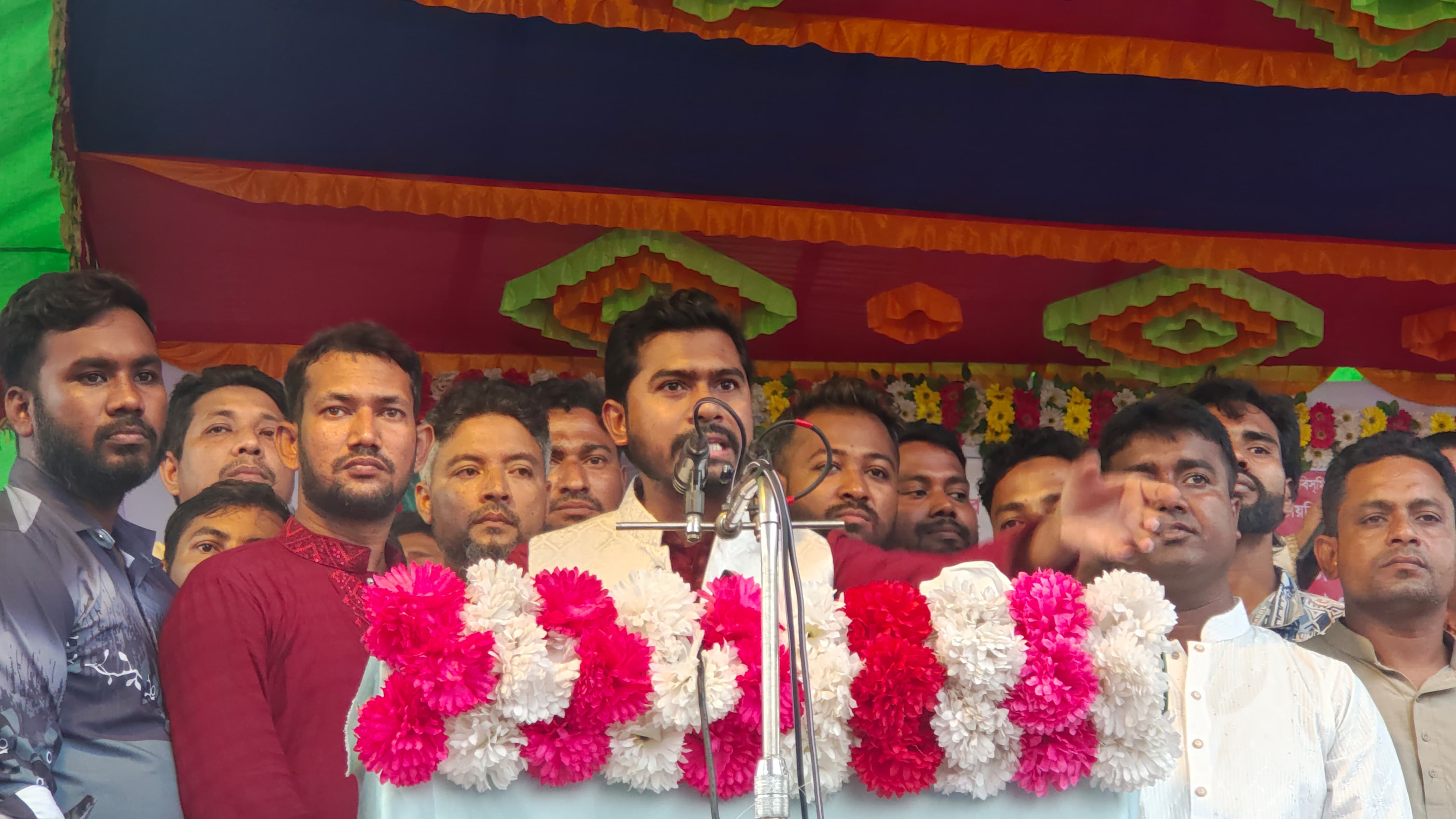 তরুণ প্রজন্মকে রাজনীতির মাঠে নামতে হবে