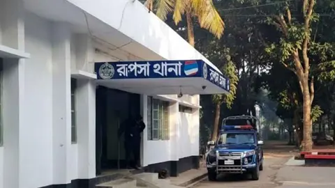রূপসায় ছেলে হত্যার দেড় মাস পর বাবাকে গুলি করে হত্যা