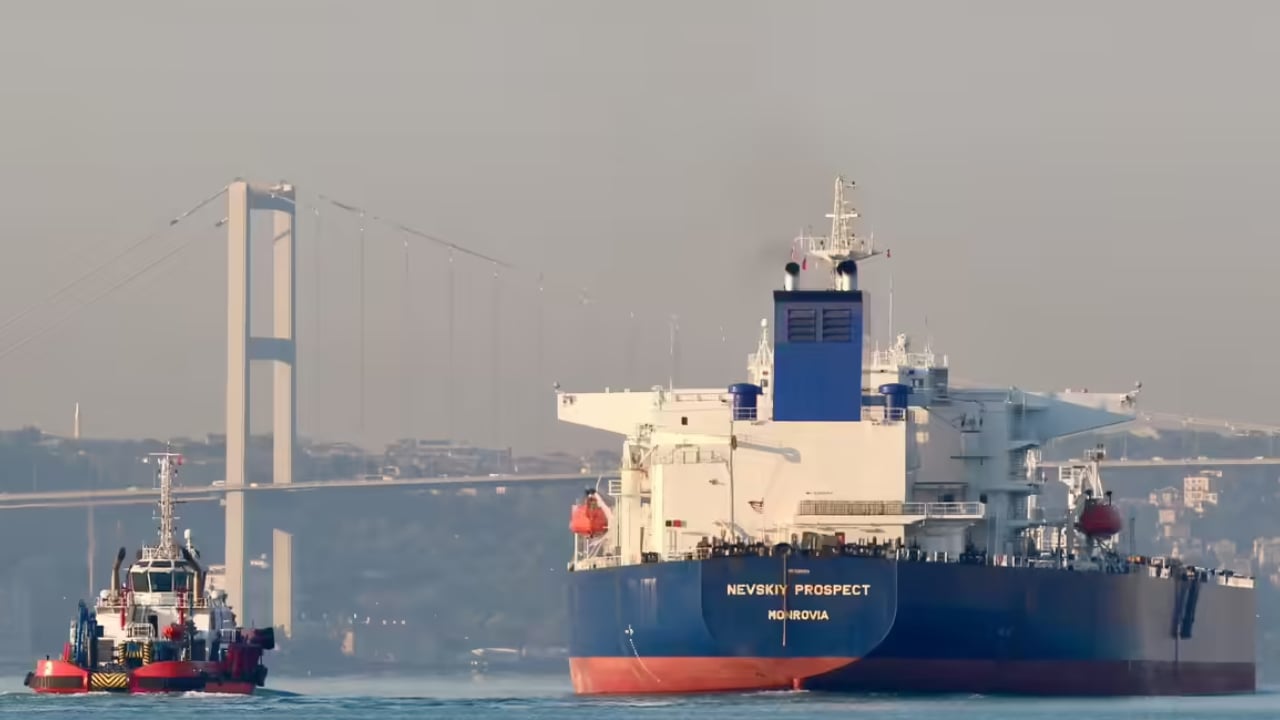 রাশিয়া থেকে তেল কেনার সুযোগ বাড়াল যুক্তরাষ্ট্র