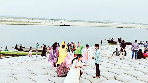ফুলছড়ি-বাহাদুরাবাদে ফেরি চলাচল বন্ধে কোটি মানুষের দুর্ভোগ
