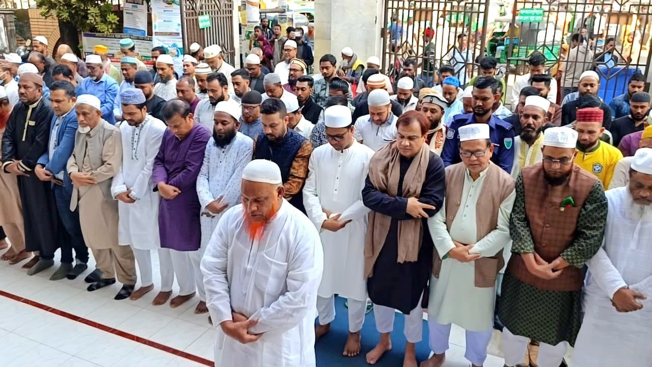 সিলেটে ওসমান হাদির গায়েবানা জানাজা অনুষ্ঠিত