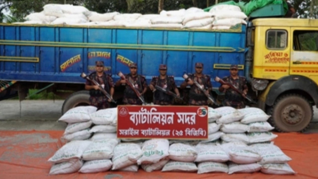 ব্রাহ্মণবাড়িয়ায় ২৪ টন অবৈধ সারসহ ট্রাক আটক