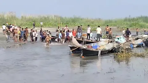 জাজিরায় এমপি-প্রশাসনকে লক্ষ্য করে ইটপাটকেল, ৩৬ জেলে আটক