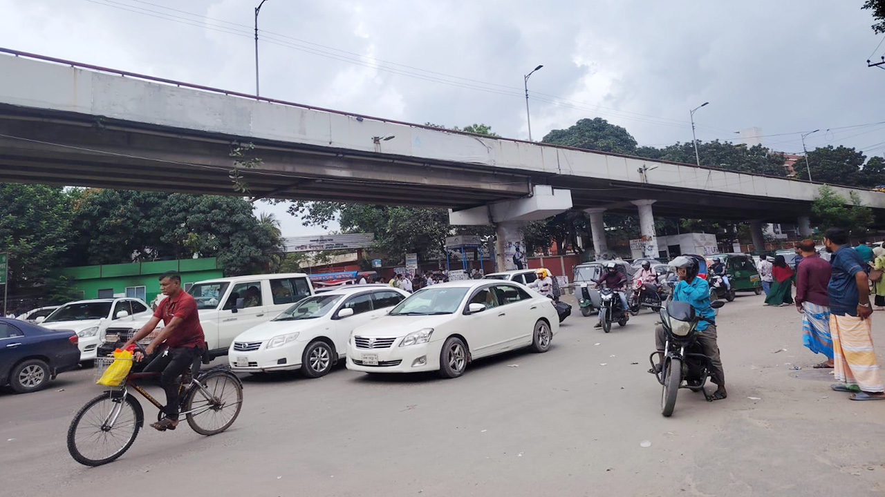সাত রাস্তায় যানবাহন চলাচল শুরু