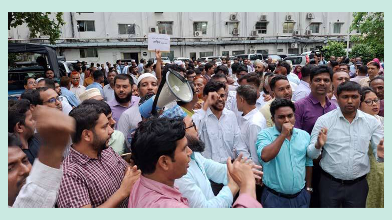 চাকরি অধ্যাদেশ বাতিল চেয়ে উপদেষ্টাদের কাছে কর্মচারীদের স্মারকলিপি