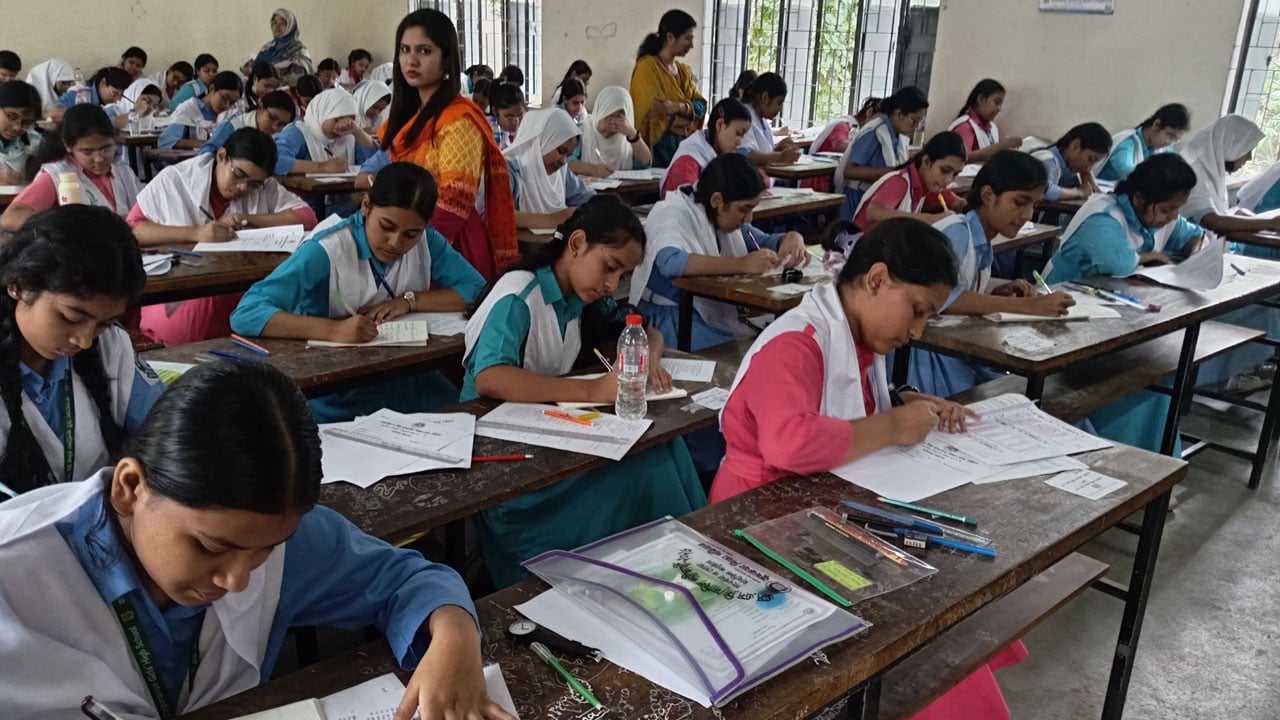 চট্টগ্রামে এসএসসি পরীক্ষায় অনুপস্থিত ১০০৩