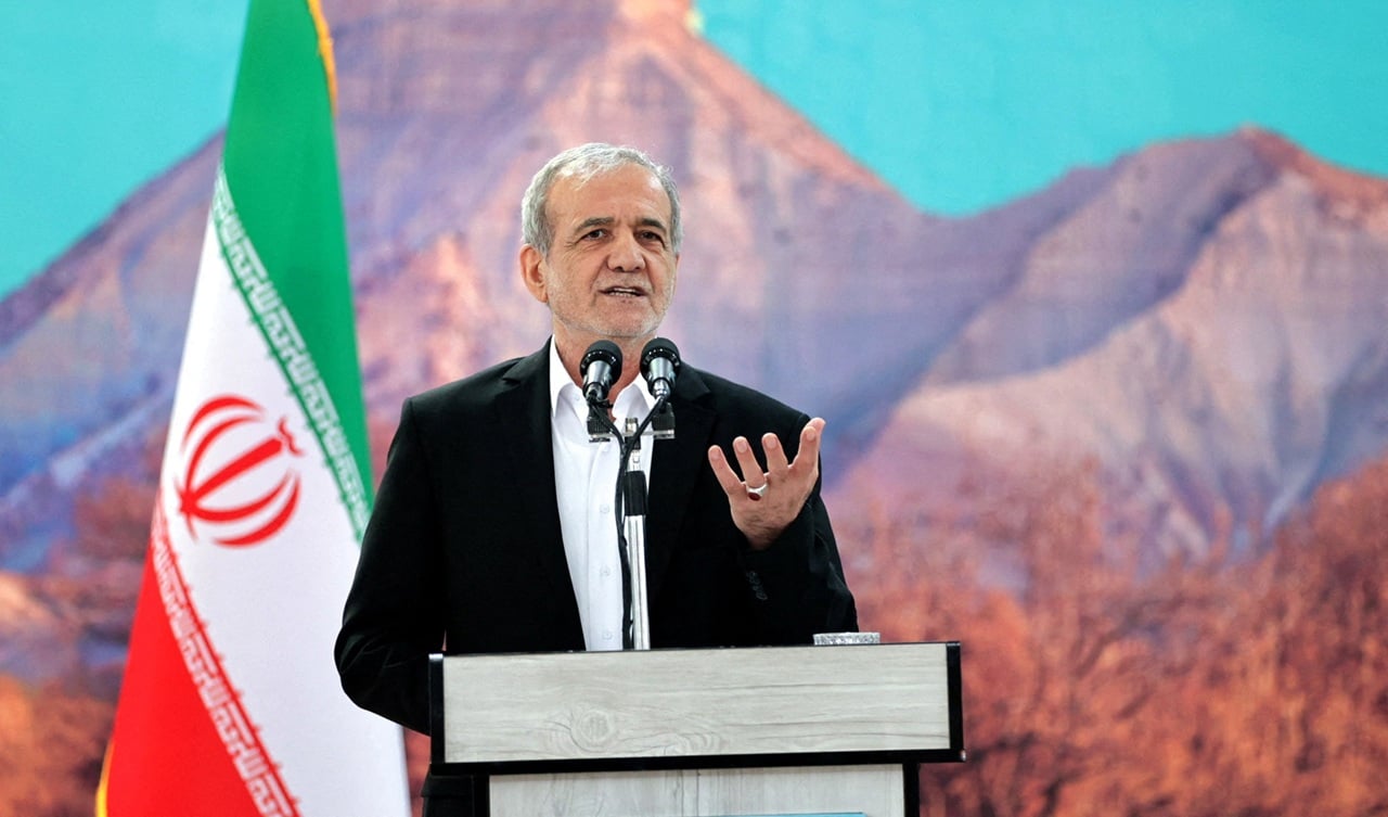 তেহরান থেকে রাজধানী সরাতে চায় ইরানের প্রেসিডেন্ট