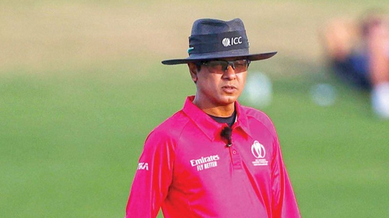 সৈকতের পাশে আরও এক সাবেক ভারতীয় ক্রিকেটার