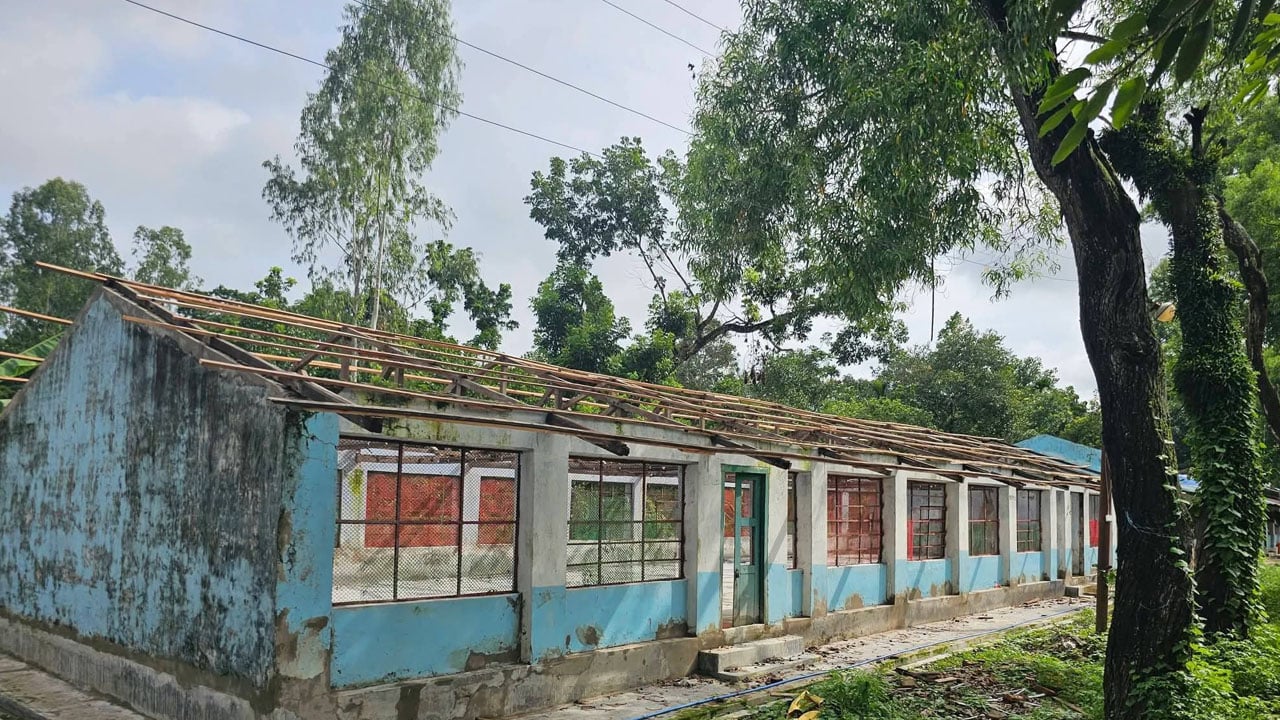 কোটি টাকার প্রকল্পে প্রশ্নের মুখে সীতাকুণ্ড প্রজনন খামার