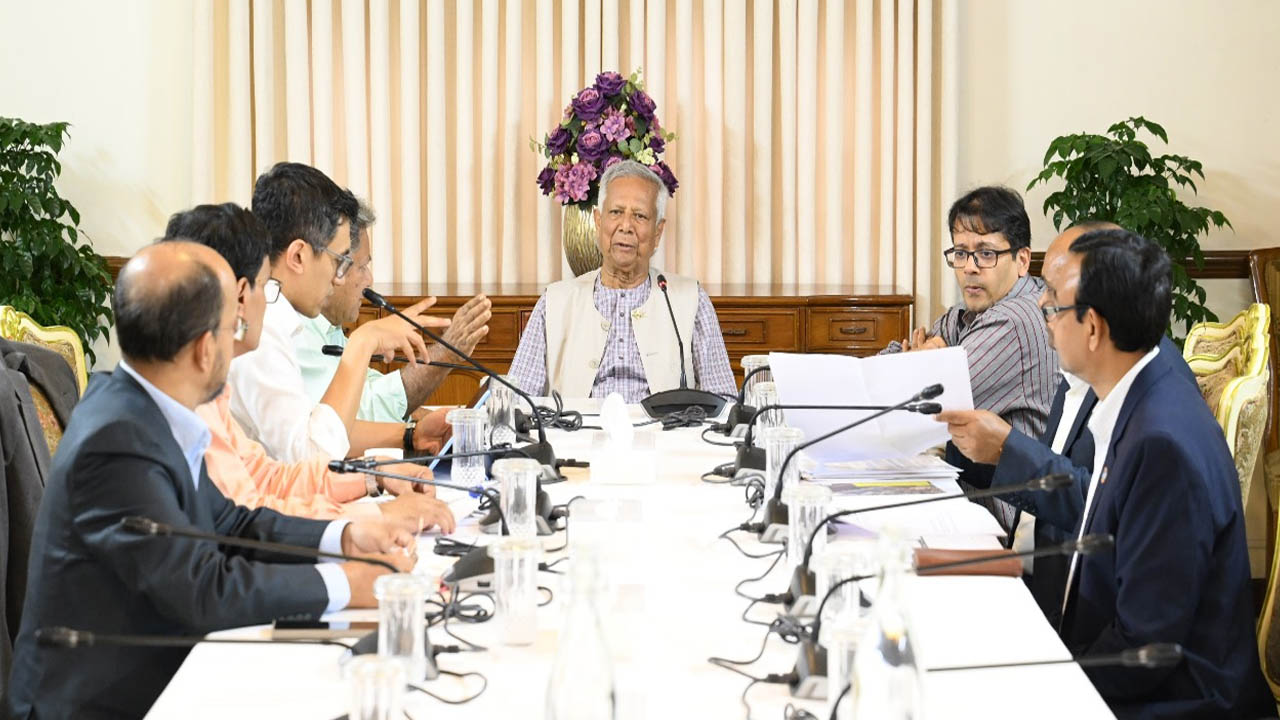 চট্টগ্রাম বন্দরের সক্ষমতা বৃদ্ধি করতে প্রধান উপদেষ্টার নির্দেশ