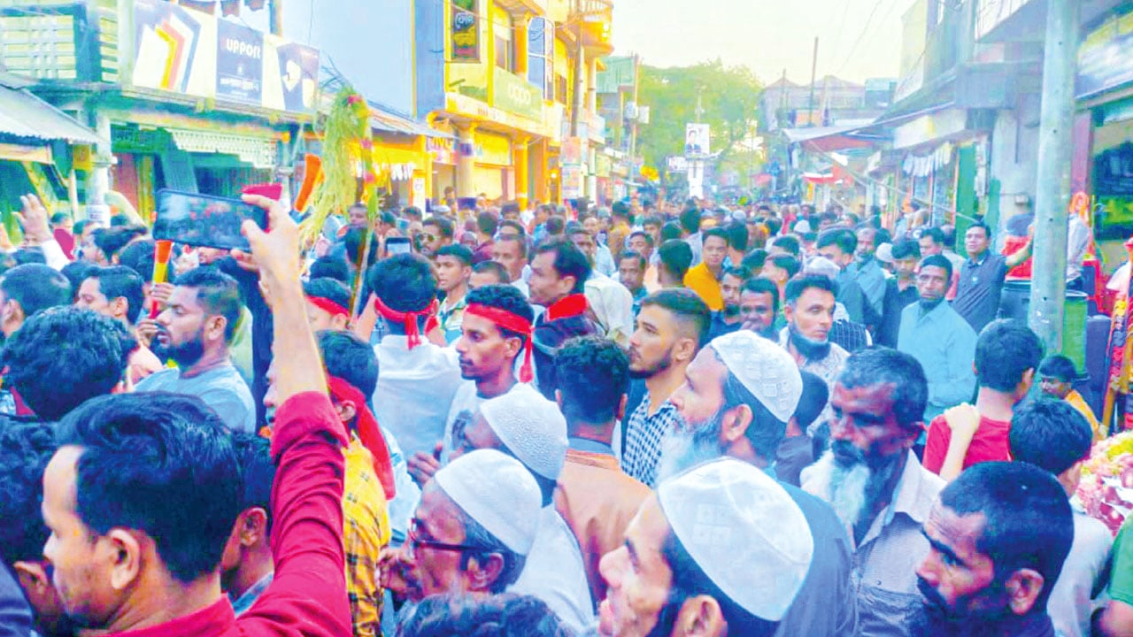 গৃহবিবাদে বিভক্ত বিএনপি, অবস্থান সংহত জামায়াতের