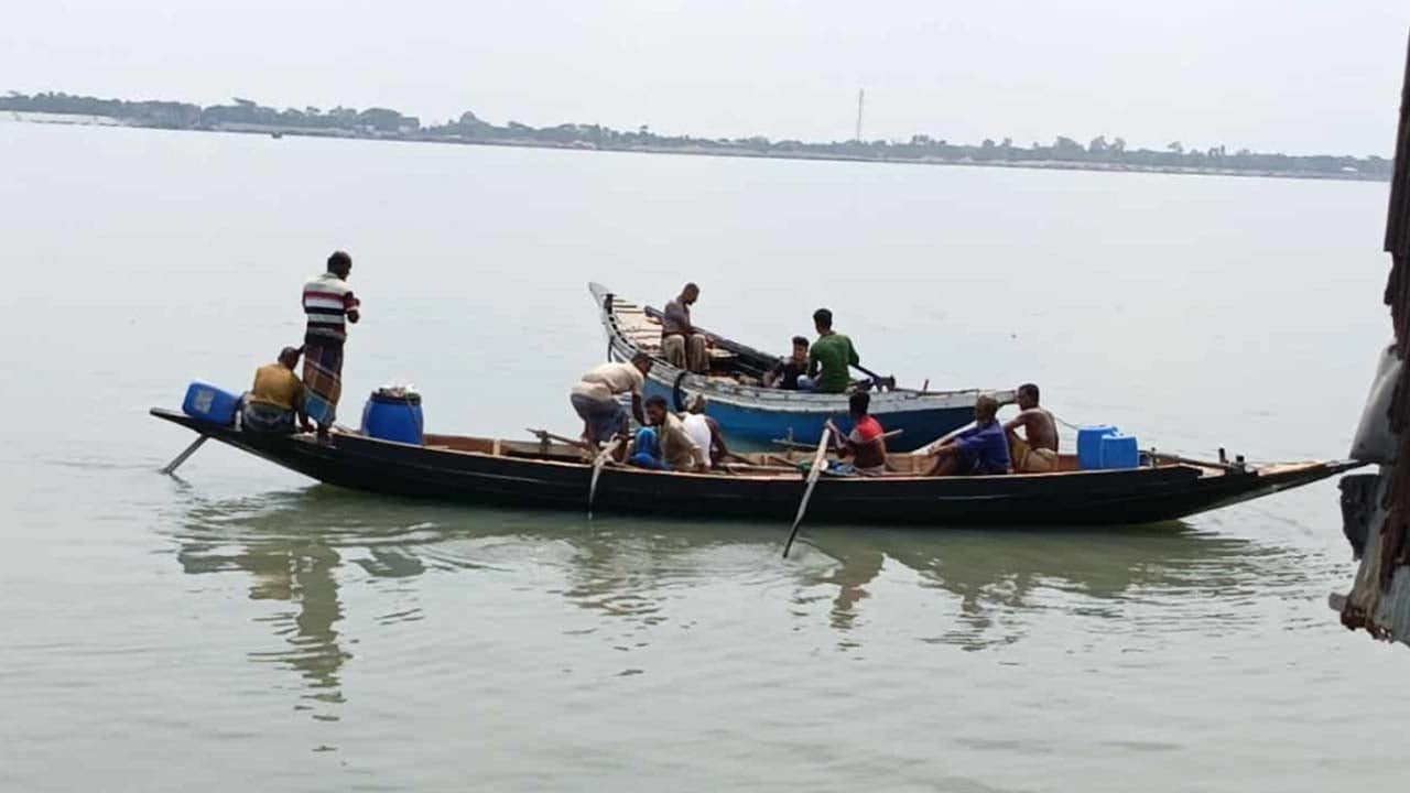 ঝড়ে সুন্দরবনে নৌকা ডুবি, এখনো নিখোঁজ ৪ মৌয়াল