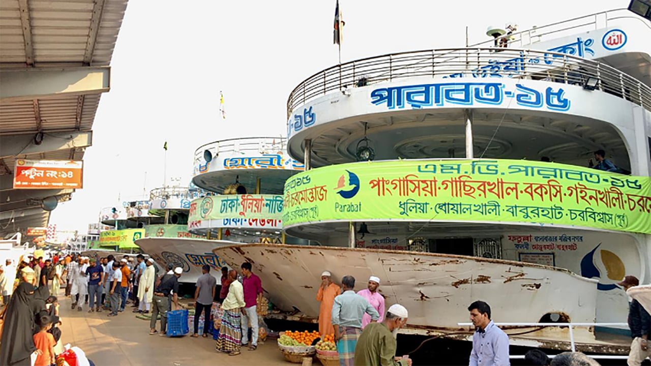 সদরঘাটে লঞ্চ চলাচল সাময়িক বন্ধ