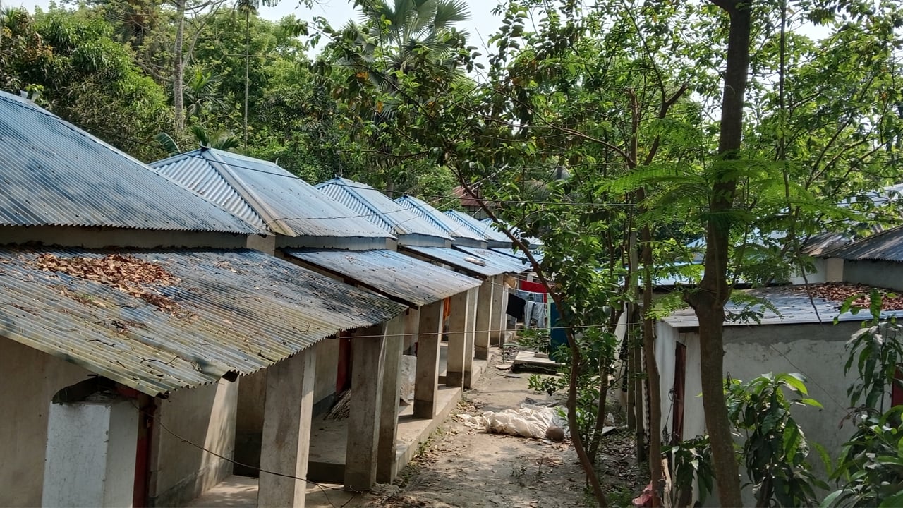 ঈদের আনন্দ নেই সদরপুরে আশ্রয়ণ প্রকল্পের বাসিন্দাদের