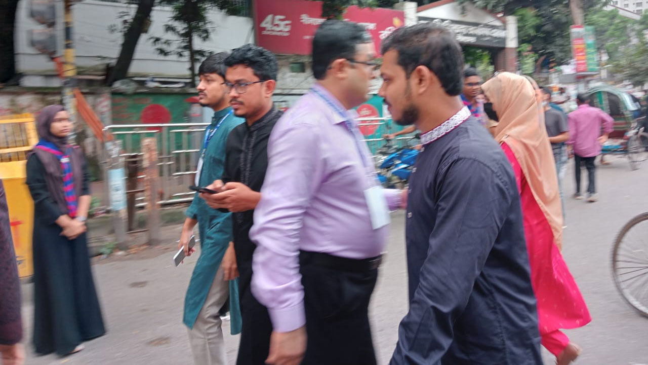 ঢাবিতে প্রবেশ করলেন ভিপি প্রার্থী সাদিক ও ইয়ামিন