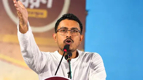 ছাত্রদলের পাহারায় চোরের মতো ক্যাম্পাসে ঢুকেছেন চুয়েটের ভিসি: সাদিক কায়েম