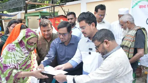 ইস্কাটনে ফ্রি মেডিকেল ক্যাম্প পরিদর্শনে সাদিক কায়েম