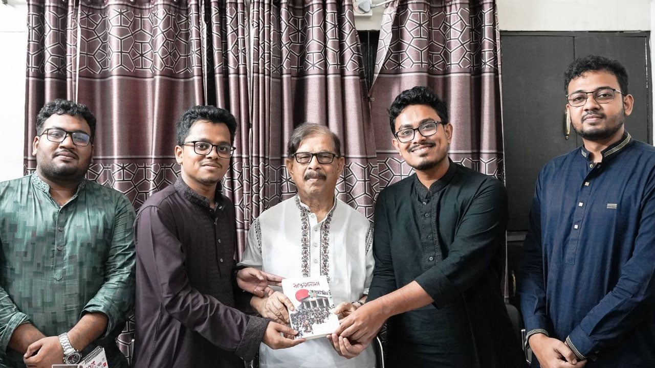 মাহমুদুর রহমান মান্নার সঙ্গে সৌজন্য সাক্ষাৎ ভিপি সাদিক কায়েমের