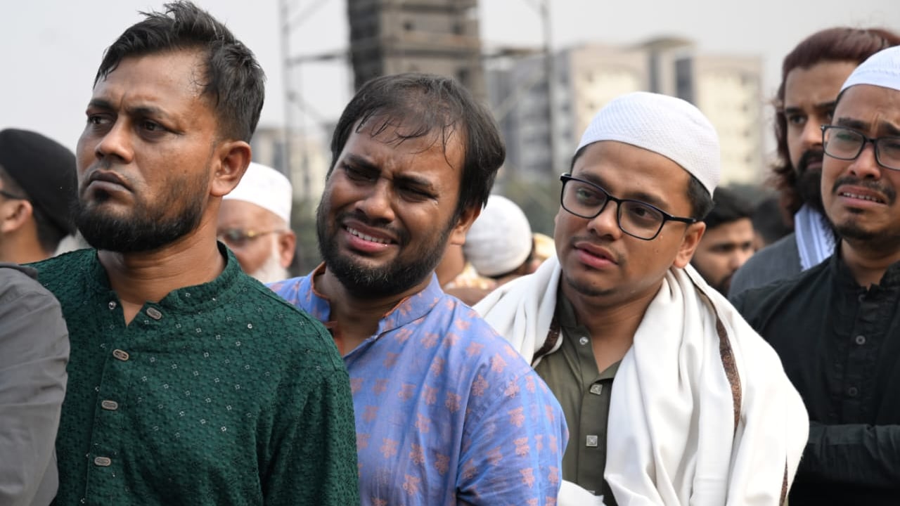শহীদ হাদির জানাজায় কান্নায় ভেঙে পড়েন সাদিক কায়েম-ফরহাদসহ অন্যরা