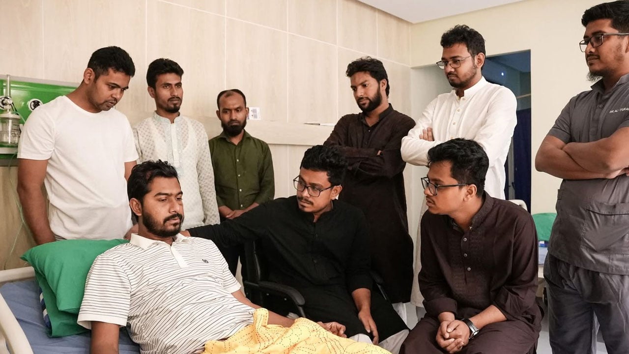 সাবেক ভিপি নুরকে দেখতে হাসপাতালে সাদিক কায়েম