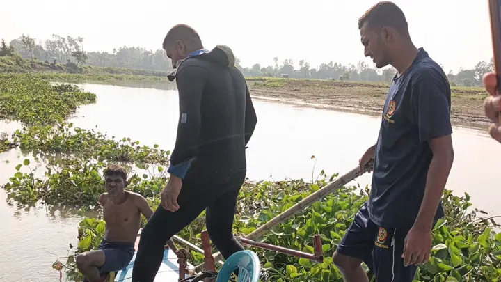 প্রতিমা বিসর্জন দিয়ে ফেরার পথে নদীতে নিখোঁজ যুবকের সন্ধান মেলেনি