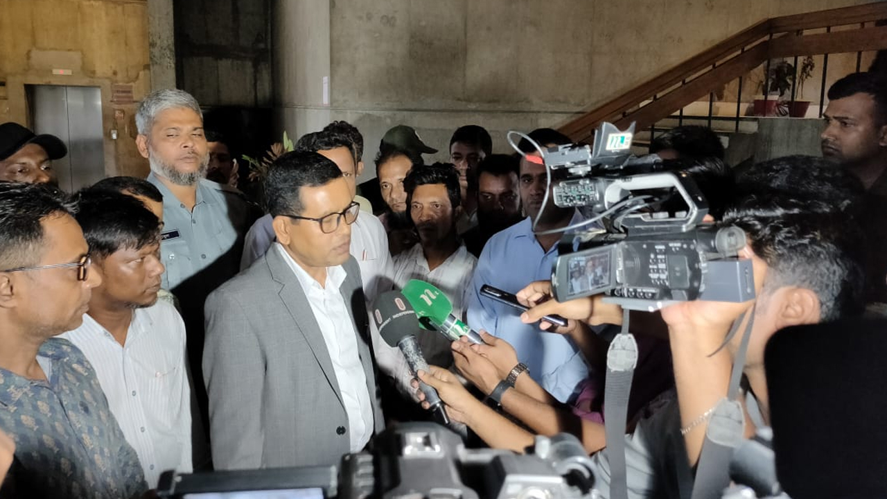 ৪৫ দিন পর নগর ভবনে এলেন ডিএসসিসি প্রশাসক