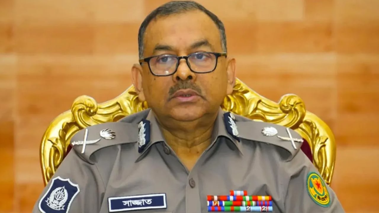 পদত্যাগ করলেন ডিএমপি কমিশনার