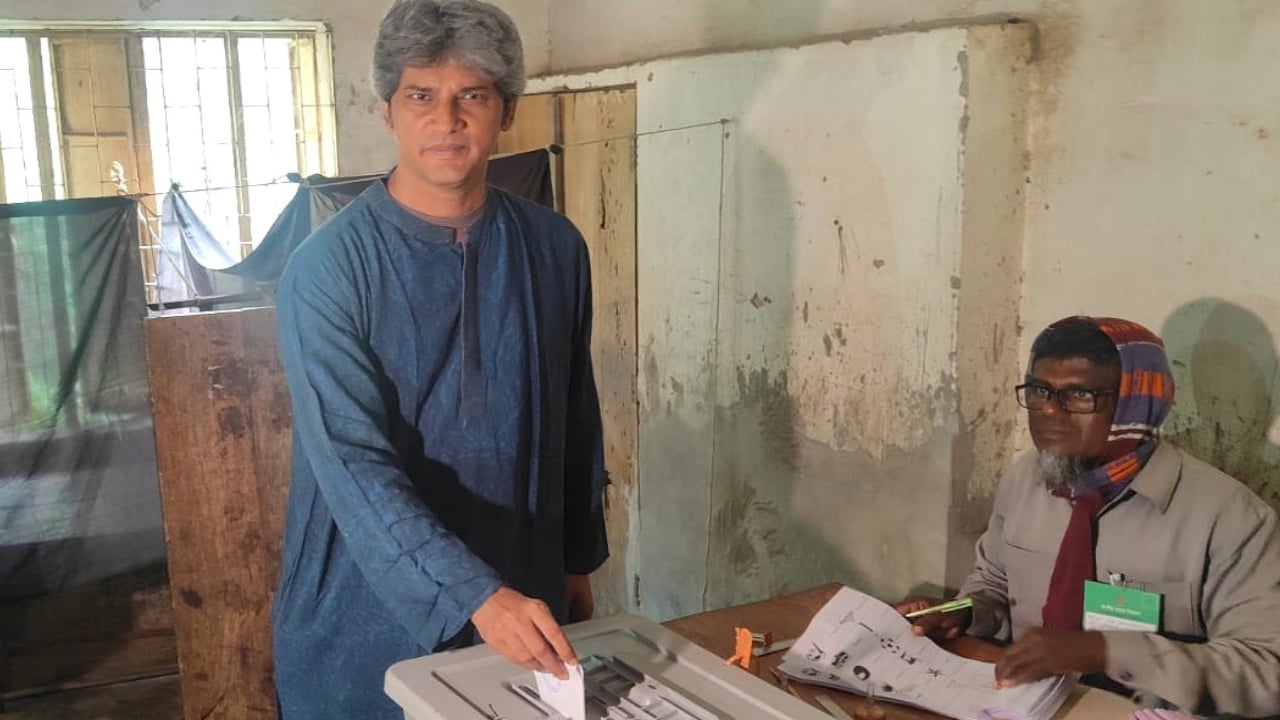 ভোট দিলেন জোনায়েদ সাকি