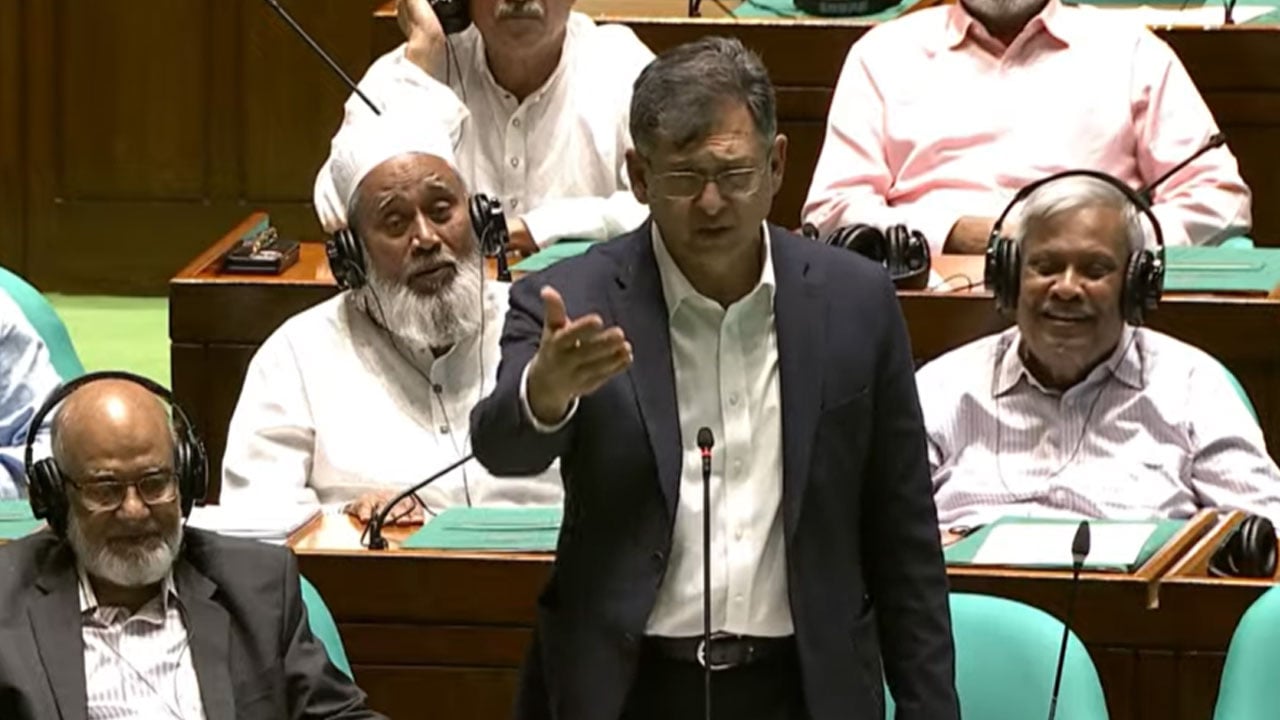 হিন্দি-উর্দুতে ডিপ্লোমা আছে, আরবি-ফার্সি কুচকুচ জানি