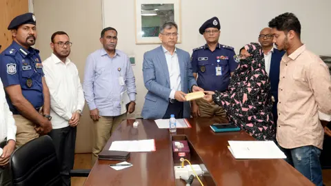 এসআই আলতাফ হত্যায় জড়িতদের দ্রুত গ্রেপ্তারের নির্দেশ স্বরাষ্ট্রমন্ত্রীর