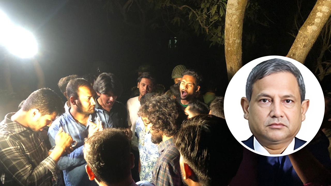 পার্কে আত্মগোপন, হাসিনার সচিবকে ঘিরে রেখেছে ছাত্র-জনতা