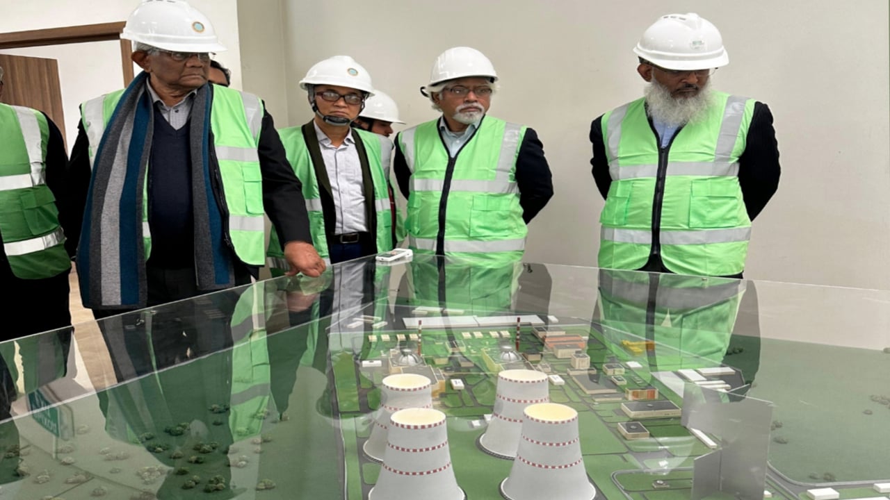 রূপপুর পারমাণবিক বিদ্যুৎকেন্দ্র পরিদর্শনে অর্থ উপদেষ্টা