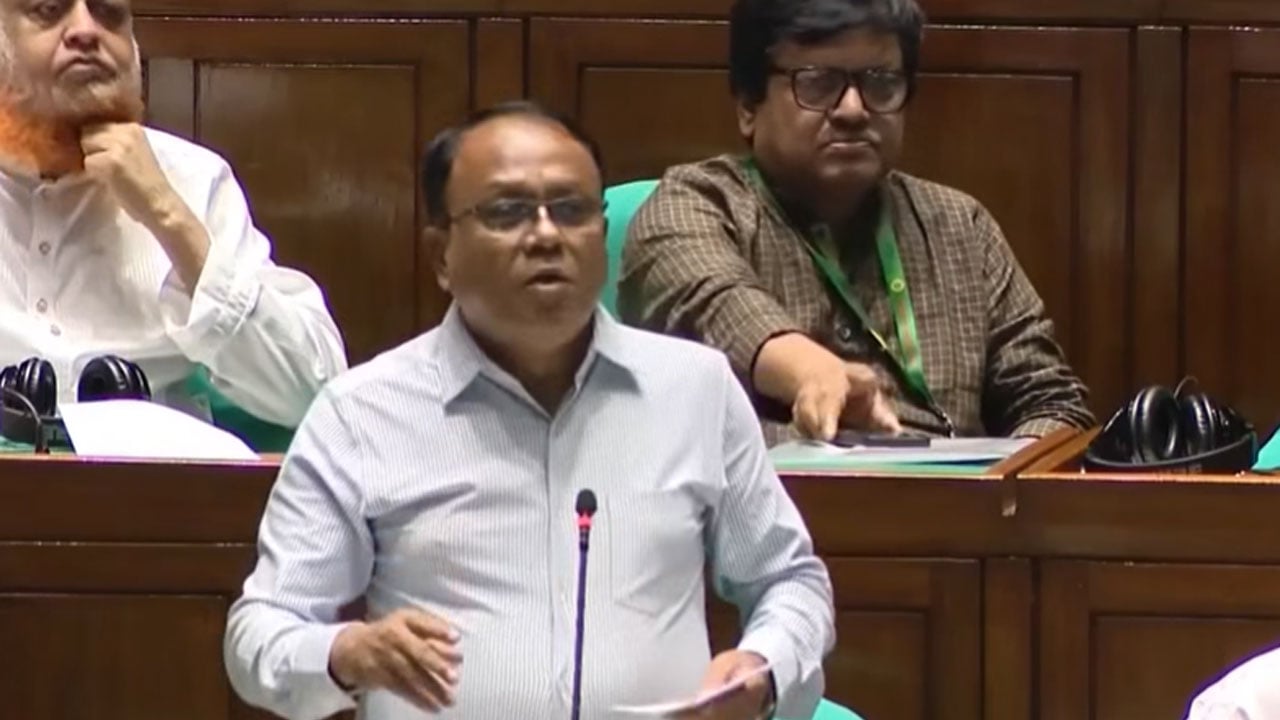 এই ইউএনও-ডিসিরা আওয়ামী লীগের, তাদের থেকে লীগের গন্ধ যায়নি